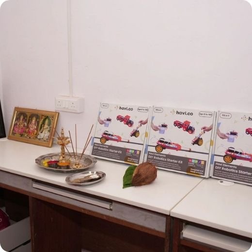 havi robotics kit in lab